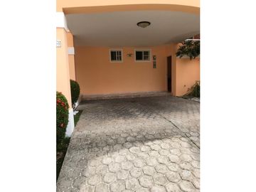 Vendo Amplia casa en Tumba Muerto * B-AB-262*
