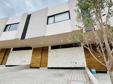 Casa Premium con Sala TV en Zibata