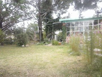 EXCELENTE CASA DE 3 AMBIENTES MAS DPTO DE 1 AMBIENTE A POCAS CUADRAS DE LA TECHADA DE CAPILLA DEL MONTE SOBRE LOTE DE 700 METROS