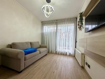 Dpto en venta de 3 dorm con jardín. en Lo Barnechea