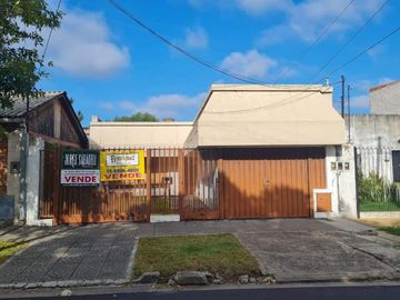 Casa en venta en Villa Luzuriaga