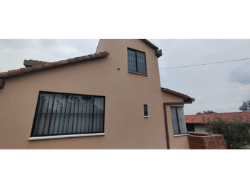 Venta de casa campestre de 1900 M2 en 729 mill en La Mesa Cund.