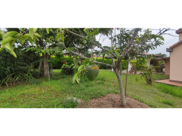 Venta de casa campestre de 1900 M2 en 729 mill en La Mesa Cund.