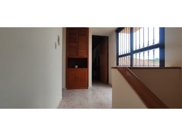 Venta de casa campestre de 1900 M2 en 729 mill en La Mesa Cund.