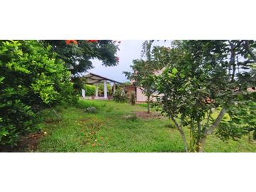 Venta de casa campestre de 1900 M2 en 729 mill en La Mesa Cund.