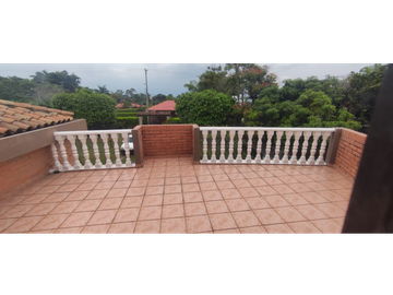 Venta de casa campestre de 1900 M2 en 729 mill en La Mesa Cund.