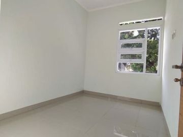 Rumah dua lantai 100m dari jln raya