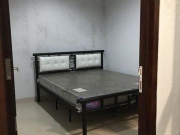 Rumah 1 lantai dalam komplek fasilitas kolam renang di cinere