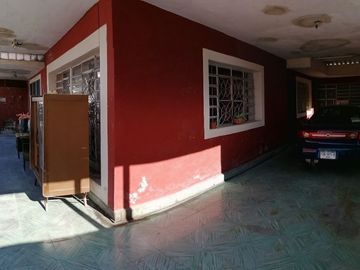 Casa de una planta con 4 Recámaras en el Barrio de San Cristóbal, Mérida Centro