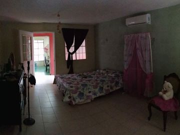 Casa de una planta con 4 Recámaras en el Barrio de San Cristóbal, Mérida Centro