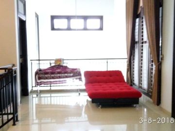 Dijual Rumah 2 Lt Jambangan Indah Surabaya Terawat Siap Huni
