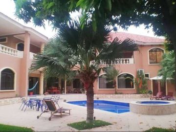 C167 - Venta Casa Mansión en Samborondón Primeros kilómetros 6 dormitorios - 1800 metros cuadrados