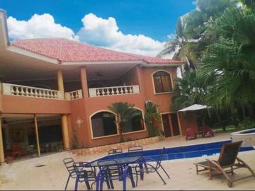 C167 - Venta Casa Mansión en Samborondón Primeros kilómetros 6 dormitorios - 1800 metros cuadrados
