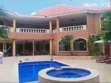 C167 - Venta Casa Mansión en Samborondón Primeros kilómetros 6 dormitorios - 1800 metros cuadrados
