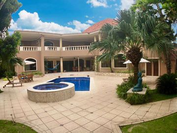C167 - Venta Casa Mansión en Samborondón Primeros kilómetros 6 dormitorios - 1800 metros cuadrados