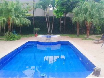 C167 - Venta Casa Mansión en Samborondón Primeros kilómetros 6 dormitorios - 1800 metros cuadrados
