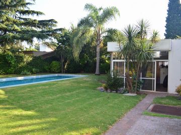 Venta- Córdoba 3060 - CASA 7 AMBIENTES