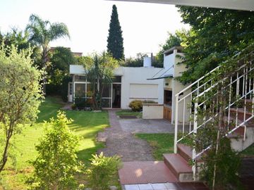 Venta- Córdoba 3060 - CASA 7 AMBIENTES