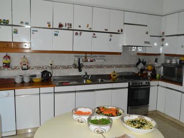 Venta- Córdoba 3060 - CASA 7 AMBIENTES
