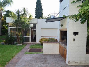 Venta- Córdoba 3060 - CASA 7 AMBIENTES
