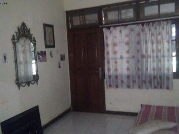 Rumah di Rungkut barata nyaman hadap barat