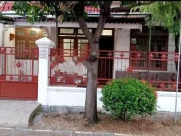 Rumah Rungkut Mapan Hadap barat, Strategis