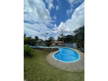 Se Vende Propiedad de 2 Plantas