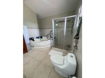Se Vende Propiedad de 2 Plantas