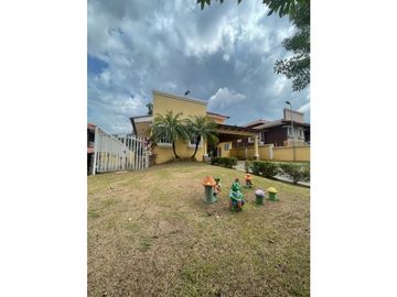 Se Vende Propiedad de 2 Plantas