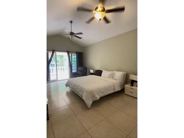 Se Vende Propiedad de 2 Plantas