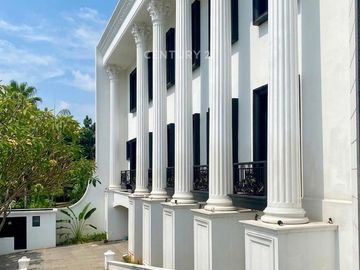 Rumah Hook Classic Luxury Dekat Bukit Golf Pondok Indah