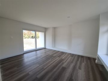 Nueva 200 m2 en 5154 de terreno 3D estar 3 baños. Piscina