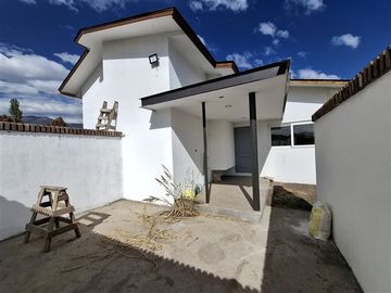 Nueva 200 m2 en 5154 de terreno 3D estar 3 baños. Piscina