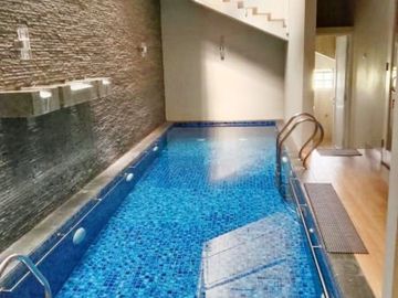 Di Jual Rumah Mewah Siap Huni Posisi HOEK 6 Kamar di Antapani Bandung