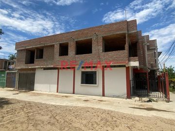 🏡✨ ¡Oportunidad única en Sullana! Propiedad en esquina con gran potencial comercial y residencial  

Descubre esta espaciosa y versátil casa de DOS