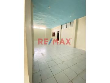 🏡✨ ¡Oportunidad única en Sullana! Propiedad en esquina con gran potencial comercial y residencial  

Descubre esta espaciosa y versátil casa de DOS