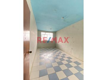 🏡✨ ¡Oportunidad única en Sullana! Propiedad en esquina con gran potencial comercial y residencial  

Descubre esta espaciosa y versátil casa de DOS