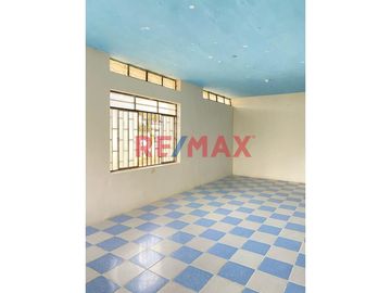 🏡✨ ¡Oportunidad única en Sullana! Propiedad en esquina con gran potencial comercial y residencial  

Descubre esta espaciosa y versátil casa de DOS