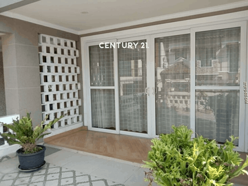 Dijual Rumah Cantik Semi Furnished Di Cluster Lokasi Di BSD