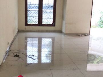 Disewa Rumah Besar dan Cantik Dekat Pusat Kota dan Bisnis
