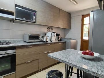Casa en venta de 4D 3B en exclusivo sector de Peñalolén