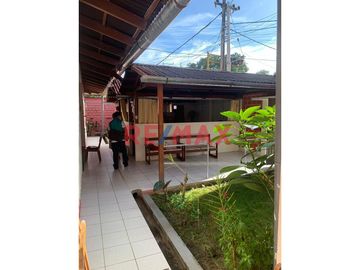 🏡 ¡Oportunidad única: Esquina entre la Avenida Circunvalación cdra 18 con Jr. Ángel Delgado! Se vende una casa de 1 piso.
Esta propiedad de 440 m² de