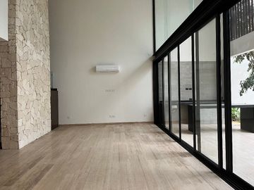 Hermosa Residencia en Privada Yucatan Country Club Merida, Yuc