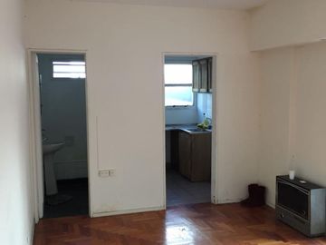 Monoambiente con terraza, cocina ind. Seguridad.