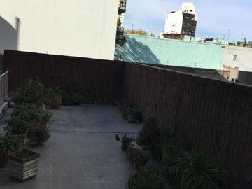 Monoambiente con terraza, cocina ind. Seguridad.