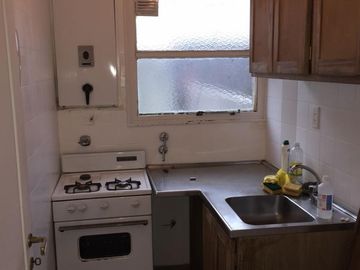 Monoambiente con terraza, cocina ind. Seguridad.