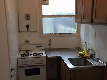 Monoambiente con terraza, cocina ind. Seguridad.
