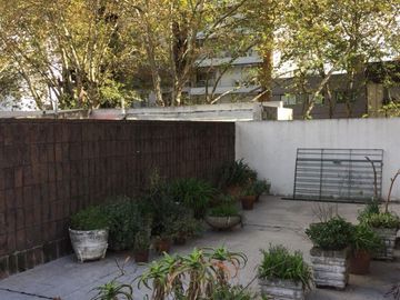 Monoambiente con terraza, cocina ind. Seguridad.