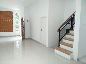 rumah cantik 2 lantai di kamarung citeureup kota cimahi