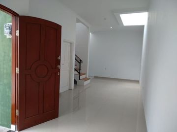 rumah cantik 2 lantai di kamarung citeureup kota cimahi
